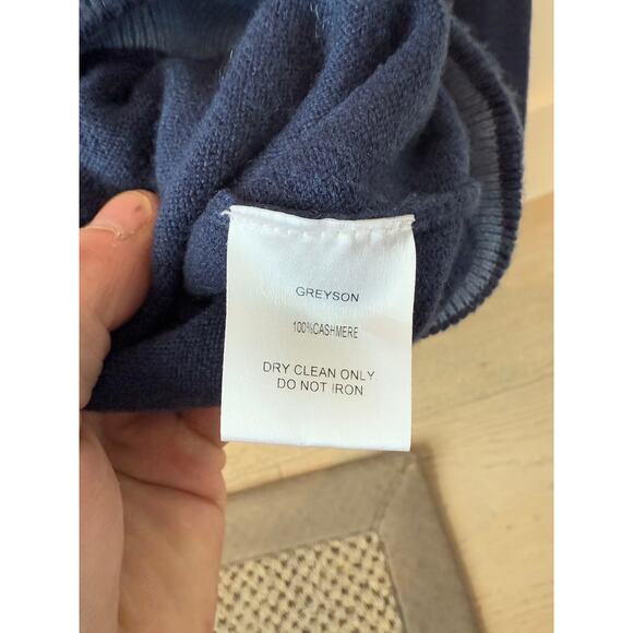 ONLY ONE ONLINE -Men’s Greyson Crew-Neck Cashmere Sweater Size M - Picture 11 of 11